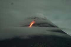 Merapi luncurkan guguran lava pijar delapan kali sejauh 1,8 km